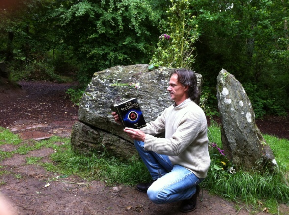Tombeau de Merlin, forêt de Brocéliande. © Yann YORO Tombeau de Merlin, forêt de Brocéliande. © Yann YORO