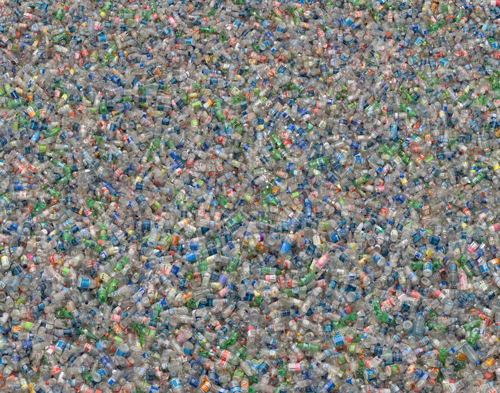 10 millions de bouteilles sont jetées dans le monde toutes les heures ! Une bombe à retardement pour l'écologie...